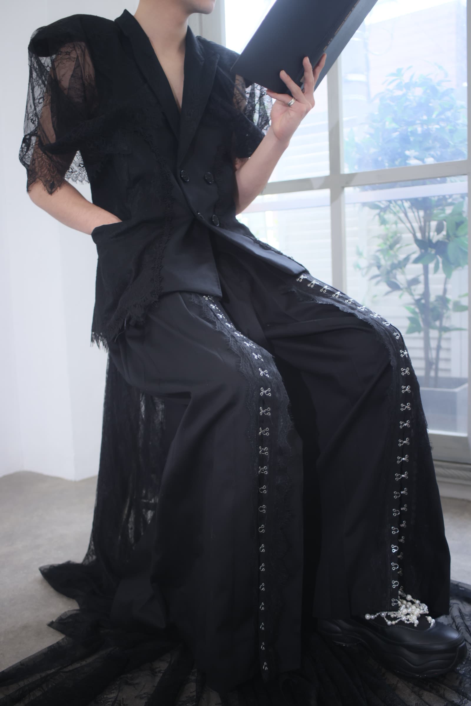 slit lace pleated pants 02