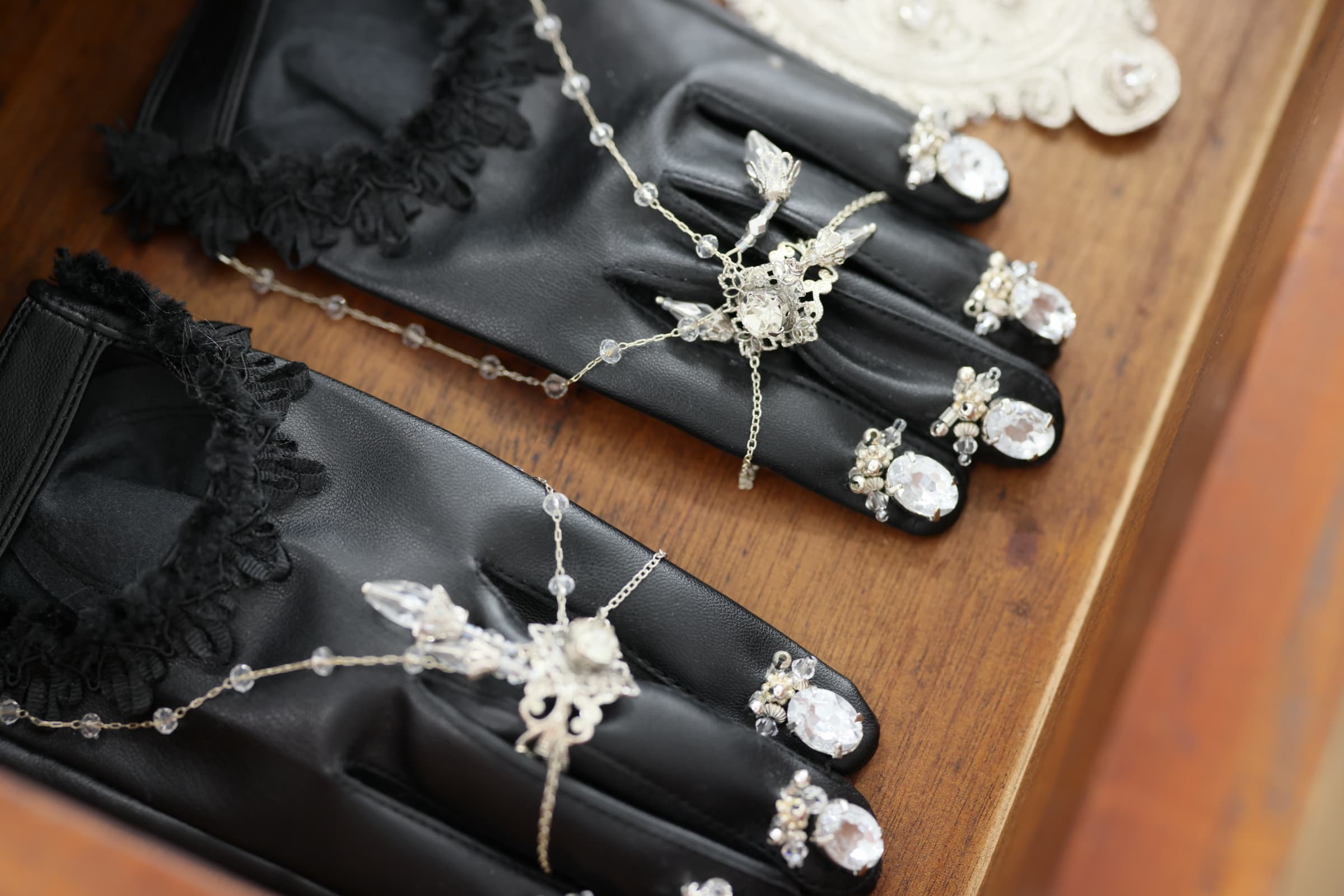 sparkling leather gloves 03